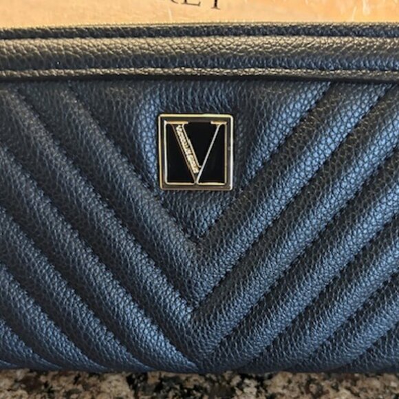 Victoria's Secret Signature V-Quilt Finish Black Lily Large Wallet with Zip - Picture 2 of 10